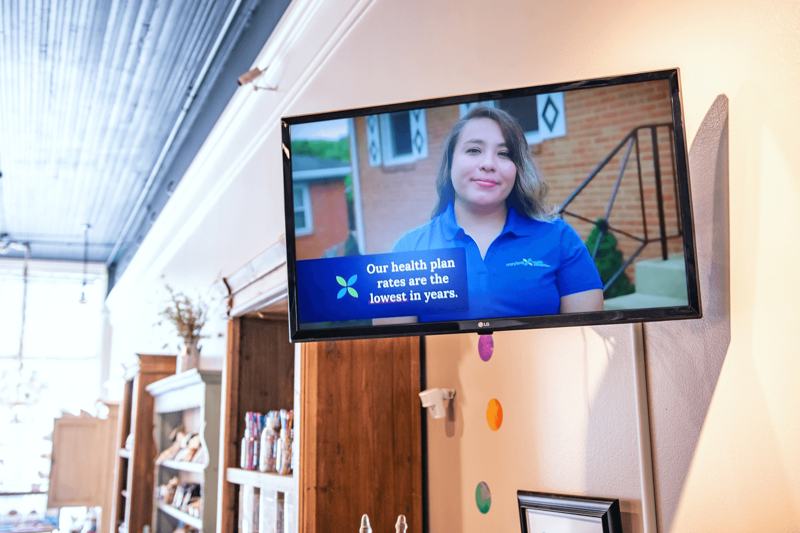 digital screen advertising in doctors' office waiting rooms